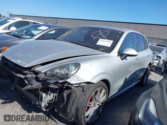 2014 Porsche Cayenne GTS z VIN WP1AD2A29ELA76227, wystawiony jako IAAI lot #42057978 z przebiegiem 92 174 mil mil oraz . Historia ofert i sprzedaży dostępna na DreamBid. Obrazek 23.