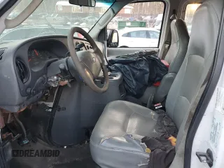 2004 Ford Econoline Cargo z VIN 1FTNE24L84HA51888, wystawiony jako Copart lot #86813724 z przebiegiem Nie podano mil oraz Szkoda całkowita • Salvage title. Historia ofert i sprzedaży dostępna na DreamBid. Obrazek 7.