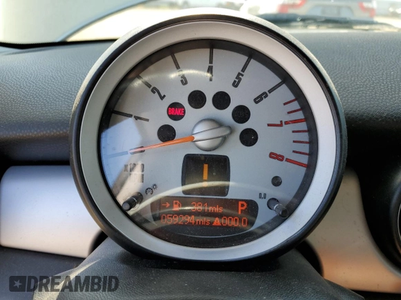 2010 MINI Hardtop with VIN WMWMF3C5XATZ66863, listed as a Copart auction lot 55695585 with 59,294 mi miles and Clean Title. Bid and sale history available at DreamBid. Image 9.