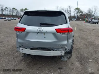 2019 Toyota Highlander SE with VIN 5TDJZRFH8KS727883, listed as a IAAI auction lot 41882956 with 56,043 mi miles. Bid and sale history available at carsss.com. Image 16.