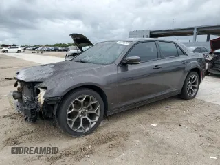 2015 Chrysler 300 S z VIN 2C3CCABG9FH842204, wystawiony jako Copart lot #59439675 z przebiegiem Nie podano mil oraz Nie do naprawy • Non repairable. Historia ofert i sprzedaży dostępna na DreamBid. Obrazek 1.
