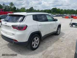 2018 Jeep Compass Latitude with VIN 3C4NJCBB3JT125517, listed as a IAAI auction lot 42132890 with 155,746 mi miles. Bid and sale history available at carsss.com. Image 4.