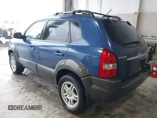 2007 Hyundai Tucson SE with VIN KM8JN72D77U671520, listed as a IAAI auction lot 41255727 with 181,374 mi miles and . Bid and sale history available at DreamBid. Image 3.