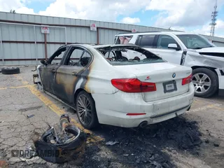 2020 BMW 5 Series 530i z VIN WBAJR3C01LWW66984, wystawiony jako IAAI lot #42244920 z przebiegiem Nie podano mil oraz . Historia ofert i sprzedaży dostępna na DreamBid. Obrazek 3.