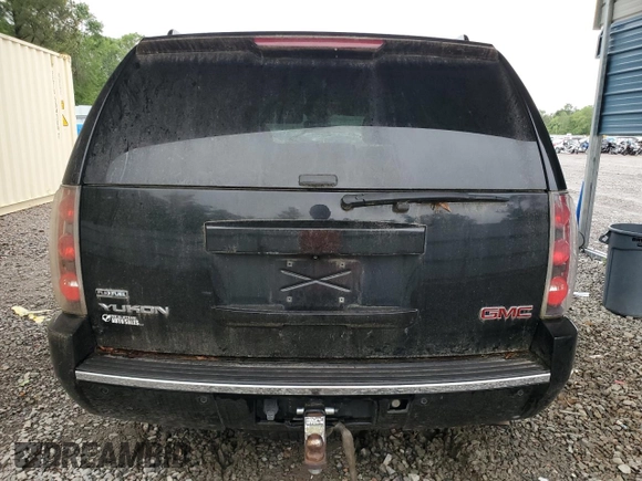 2009 GMC Yukon Denali z VIN 1GKFK03229J124008, wystawiony jako Copart lot #56189155 z przebiegiem 258 994 mil mil oraz Tytuł czysty. Historia ofert i sprzedaży dostępna na DreamBid. Obrazek 6.