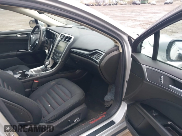2016 Ford Fusion SE with VIN 3FA6P0HD2GR278556, listed as a IAAI auction lot 40749996 with 121,168 mi miles. Bid and sale history available at carsss.com. Image 5.