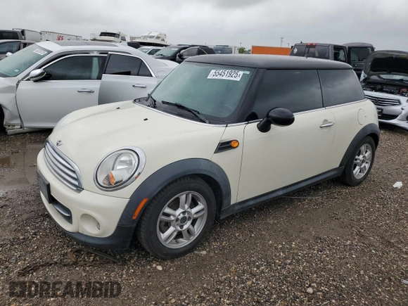 2013 MINI Hardtop z VIN WMWSU3C59DT688460, wystawiony jako Copart lot #55451925 z przebiegiem Nie podano mil oraz Szkoda całkowita • Salvage title. Historia ofert i sprzedaży dostępna na DreamBid. Obrazek 1.