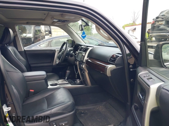 2017 Toyota 4Runner SR5 z VIN JTEBU5JR4H5417641, wystawiony jako IAAI lot #42226462 z przebiegiem 77 779 mil mil oraz . Historia ofert i sprzedaży dostępna na DreamBid. Obrazek 5.