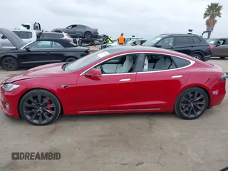 2019 Tesla Model S 100D z VIN 5YJSA1E46KF332066, wystawiony jako IAAI lot #42189828 z przebiegiem 55 751 mil mil oraz . Historia ofert i sprzedaży dostępna na DreamBid. Obrazek 14.