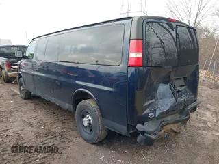 2008 Chevrolet Express Passenger z VIN 1GAHG39K681190793, wystawiony jako IAAI lot #41138205 z przebiegiem 194 796 mil mil oraz . Historia ofert i sprzedaży dostępna na DreamBid. Obrazek 3.