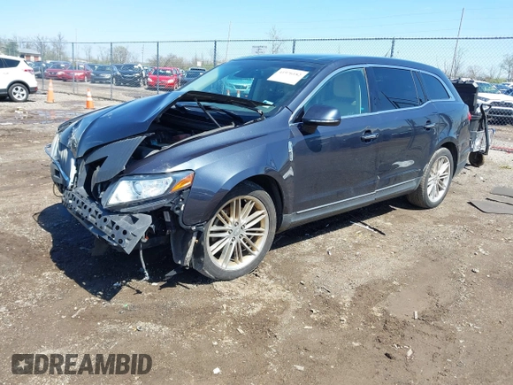2014 Lincoln MKT EcoBoost z VIN 2LMHJ5ATXEBL57360, wystawiony jako IAAI lot #41976182 z przebiegiem 126 676 mil mil oraz . Historia ofert i sprzedaży dostępna na DreamBid. Obrazek 2.