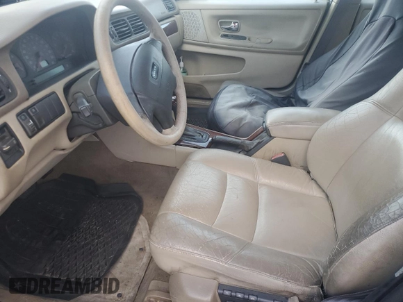 2000 Volvo S70 z VIN YV1LS61J3Y2668760, wystawiony jako Copart lot #86589334 z przebiegiem 147 183 mil mil oraz Czysty tytuł • Clean title. Historia ofert i sprzedaży dostępna na DreamBid. Obrazek 7.