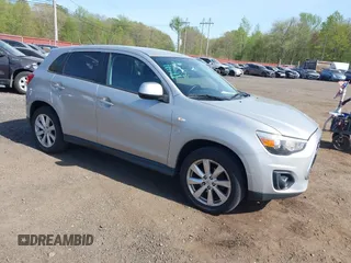 2015 Mitsubishi Outlander ES z VIN 4A4AR3AU5FE029138, wystawiony jako IAAI lot #42114430 z przebiegiem 92 343 mil mil oraz . Historia ofert i sprzedaży dostępna na DreamBid. Obrazek 1.