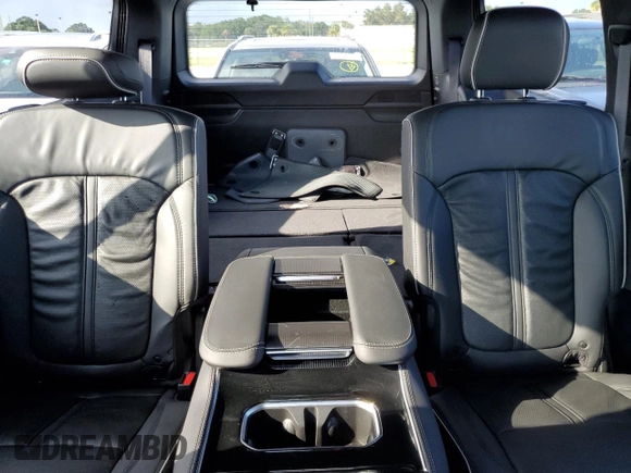 2024 Jeep Grand Wagoneer Series II Obsidian z VIN 1C4SJVFP3RS161922, wystawiony jako Copart lot #73641194 z przebiegiem Nie podano mil oraz Nie do naprawy • Non repairable. Historia ofert i sprzedaży dostępna na DreamBid. Obrazek 10.