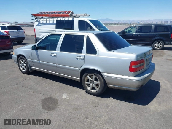 1999 Volvo S70 z VIN YV1LS55A0X2597598, wystawiony jako IAAI lot #42249040 z przebiegiem 280 390 mil mil oraz . Historia ofert i sprzedaży dostępna na DreamBid. Obrazek 3.