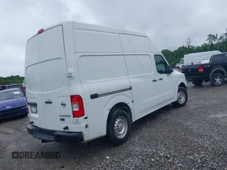 2016 Nissan NV Cargo S z VIN 1N6BF0LY2GN806750, wystawiony jako IAAI lot #42176037 z przebiegiem 173 846 mil mil oraz . Historia ofert i sprzedaży dostępna na DreamBid. Obrazek 4.