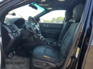 2017 Ford Police Interceptor Utility z VIN 1FM5K8ARXHGB93669, wystawiony jako Copart lot #54293295 z przebiegiem 93 591 mil mil oraz Szkody całkowita. Historia ofert i sprzedaży dostępna na DreamBid. Obrazek 7.