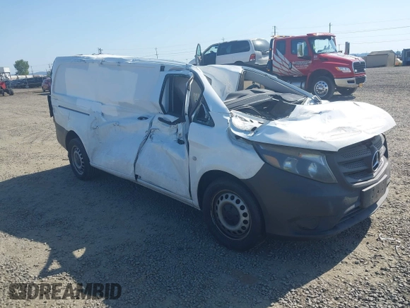 2017 Mercedes-Benz Metris Cargo z VIN WD3PG2EA5H3224490, wystawiony jako IAAI lot #42001238 z przebiegiem 71 869 mil mil oraz . Historia ofert i sprzedaży dostępna na DreamBid. Obrazek 1.