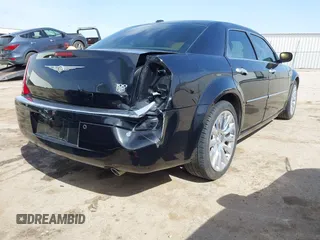 2009 Chrysler 300 C z VIN 2C3LA63T39H612810, wystawiony jako IAAI lot #41827898 z przebiegiem 76 558 mil mil oraz . Historia ofert i sprzedaży dostępna na DreamBid. Obrazek 4.