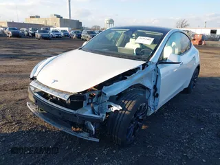 2024 Tesla Model Y с VIN 7SAYGDED5RF010087, выставлен на аукционе IAAI как лот 41312466 с пробегом Не указан миль и . История ставок и продаж доступна на DreamBid. Изображение 6.