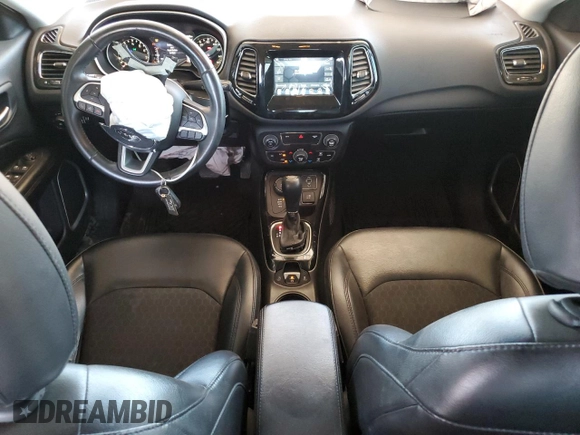 2018 Jeep Compass Latitude z VIN 3C4NJDBB9JT433152, wystawiony jako Copart lot #58214435 z przebiegiem 59 669 mil mil oraz Szkoda całkowita • Salvage title. Historia ofert i sprzedaży dostępna na DreamBid. Obrazek 8.