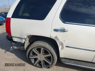 2008 Cadillac Escalade z VIN 1GYFK63818R156980, wystawiony jako IAAI lot #41711385 z przebiegiem 182 863 mil mil oraz . Historia ofert i sprzedaży dostępna na DreamBid. Obrazek 6.