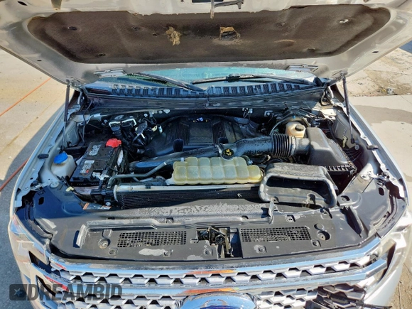 2019 Ford Expedition Platinum with VIN 1FMJU1MT4KEA65194, listed as a Copart auction lot 58161715 with 100,983 mi miles and Salvage title. Bid and sale history available at DreamBid. Image 12.