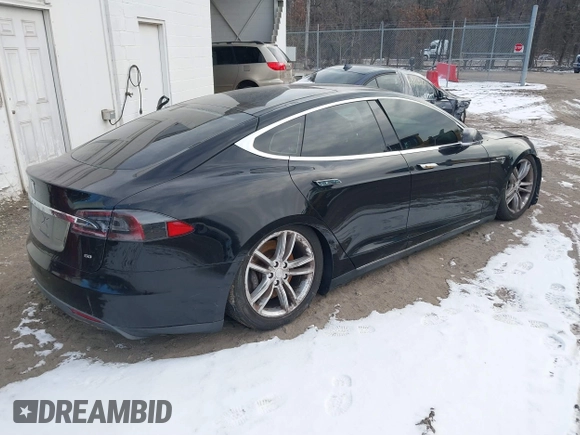 2013 Tesla Model S с VIN 5YJSA1AG2DFP11228, выставлен на аукционе IAAI как лот 41339370 с пробегом 121 237 миль миль и . История ставок и продаж доступна на DreamBid. Изображение 4.