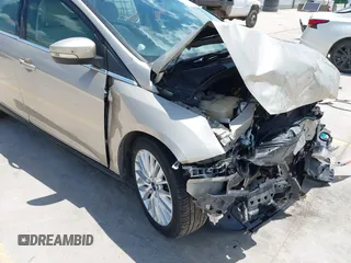 2018 Ford Focus Titanium z VIN 1FADP3N25JL279623, wystawiony jako IAAI lot #42534936 z przebiegiem 74 440 mil mil oraz . Historia ofert i sprzedaży dostępna na DreamBid. Obrazek 18.