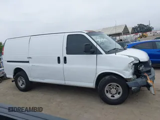 2007 Chevrolet Express Cargo Van with VIN 1GCGG25V471101377, listed as a IAAI auction lot 42105592 with 191,503 mi miles. Bid and sale history available at carsss.com. Image 13.