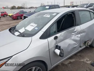 2021 Nissan Versa SV with VIN 3N1CN8EV4ML869262, listed as a IAAI auction lot 41408655 with 70,623 mi miles. Bid and sale history available at carsss.com. Image 6.