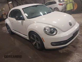2012 Volkswagen Beetle 2.0T Turbo PZEV with VIN 3VWVA7AT4CM603293, listed as a IAAI auction lot 41633664 with 91,410 mi miles. Bid and sale history available at carsss.com. Image 1.