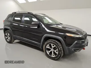 2015 Jeep Cherokee Trailhawk with VIN 1C4PJMBSXFW746138, listed as a Copart auction lot 49877985 with 86,820 mi miles and Clean Title. Bid and sale history available at carsss.com. Image 4.