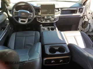 2024 Ford Expedition XLT z VIN 1FMJU1H87REA11212, wystawiony jako Copart lot #46078225 z przebiegiem 7801 mil mil oraz Szkody całkowita. Historia ofert i sprzedaży dostępna na DreamBid. Obrazek 8.