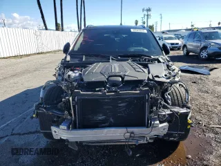2022 Bentley Bentayga V8 z VIN SJAAM2ZV6NC016276, wystawiony jako Copart lot #39583644 z przebiegiem 5412 mil mil oraz . Historia ofert i sprzedaży dostępna na DreamBid. Obrazek 5.