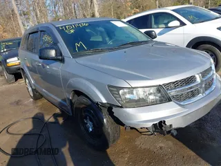 2015 Dodge Journey SE z VIN 3C4PDCAB8FT595793, wystawiony jako IAAI lot #41511435 z przebiegiem 177 842 mil mil oraz . Historia ofert i sprzedaży dostępna na DreamBid. Obrazek 1.