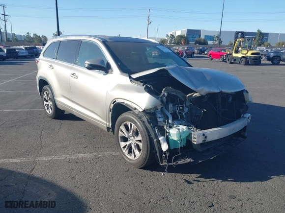 2014 Toyota Highlander XLE with VIN 5TDKKRFHXES024685, listed as a IAAI auction lot 41548281 with 160,000 mi miles. Bid and sale history available at carsss.com. Image 1.