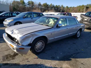 2000 Jaguar XJ VDP with VIN SAJDA24C7YLF17289, listed as a Copart auction lot 81923924 with 42,689 mi miles and Clean Title. Bid and sale history available at carsss.com. Image 1.