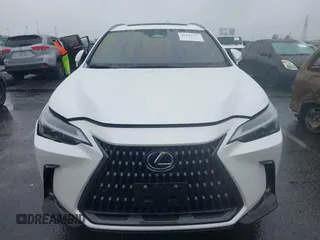 2024 Lexus NX 350h Premium z VIN JTJGKCEZ4R5013106, wystawiony jako IAAI lot #41499547 z przebiegiem 13 651 mil mil oraz . Historia ofert i sprzedaży dostępna na DreamBid. Obrazek 12.