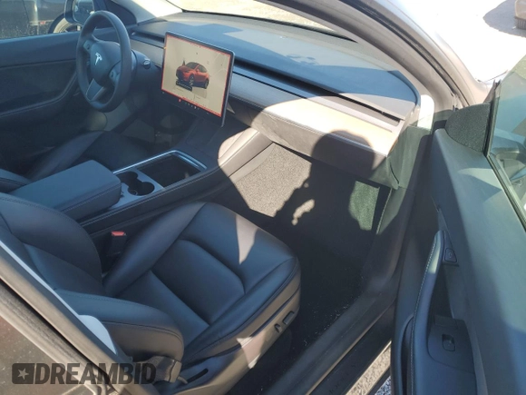 2022 Tesla Model Y Long Range z VIN 7SAYGAEE5NF430627, wystawiony jako Copart lot #89192355 z przebiegiem 35 107 mil mil oraz Szkody całkowita. Historia ofert i sprzedaży dostępna na DreamBid. Obrazek 8.