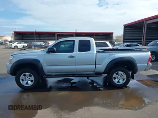 2005 Toyota Tacoma z VIN 5TEUU42N45Z035010, wystawiony jako IAAI lot #41916068 z przebiegiem 225 642 mil mil oraz . Historia ofert i sprzedaży dostępna na DreamBid. Obrazek 15.