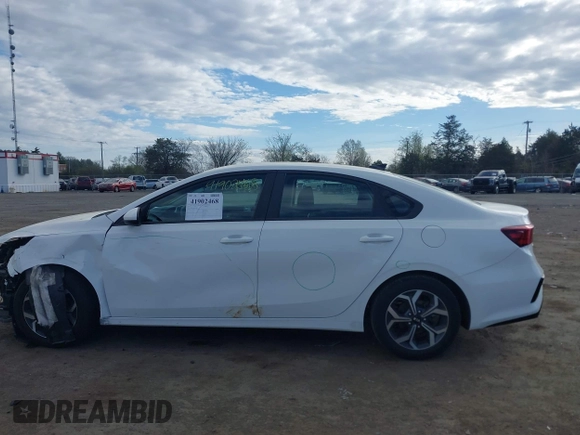 2019 Kia Forte LXS z VIN 3KPF24AD2KE042693, wystawiony jako IAAI lot #41902468 z przebiegiem 126 516 mil mil oraz . Historia ofert i sprzedaży dostępna na DreamBid. Obrazek 14.