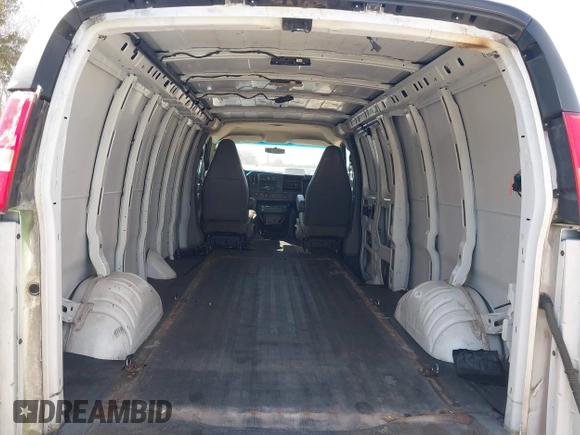 2016 Chevrolet Express Cargo Van with VIN 1GCWGBFF8G1129945, listed as a IAAI auction lot 41679828 with 270,498 mi miles. Bid and sale history available at carsss.com. Image 8.