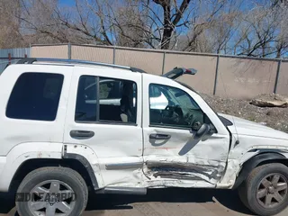 2006 Jeep Liberty Limited with VIN 1J4GL58KX6W180273, listed as a IAAI auction lot 41896673 with 146,404 mi miles. Bid and sale history available at carsss.com. Image 13.