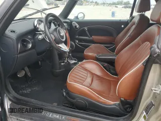 2007 MINI Convertible S z VIN WMWRH33557TL95520, wystawiony jako Copart lot #47685045 z przebiegiem 95 619 mil mil oraz Czysty tytuł • Clean title. Historia ofert i sprzedaży dostępna na DreamBid. Obrazek 7.
