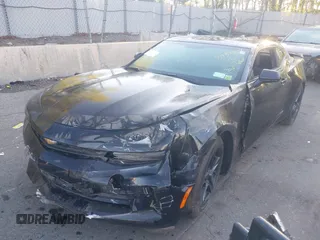 2018 Chevrolet Camaro 1LT z VIN 1G1FB1RX1J0110205, wystawiony jako IAAI lot #39373056 z przebiegiem 48 224 mil mil oraz . Historia ofert i sprzedaży dostępna na DreamBid. Obrazek 18.