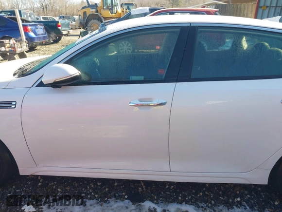 2019 Kia Optima LX with VIN 5XXGT4L33KG339985, listed as a IAAI auction lot 41218499 with 119,007 mi miles. Bid and sale history available at carsss.com. Image 14.