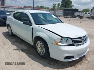 2014 Dodge Avenger SE z VIN 1C3CDZAB6EN125637, wystawiony jako IAAI lot #42049794 z przebiegiem 211 624 mil mil oraz . Historia ofert i sprzedaży dostępna na DreamBid. Obrazek 1.