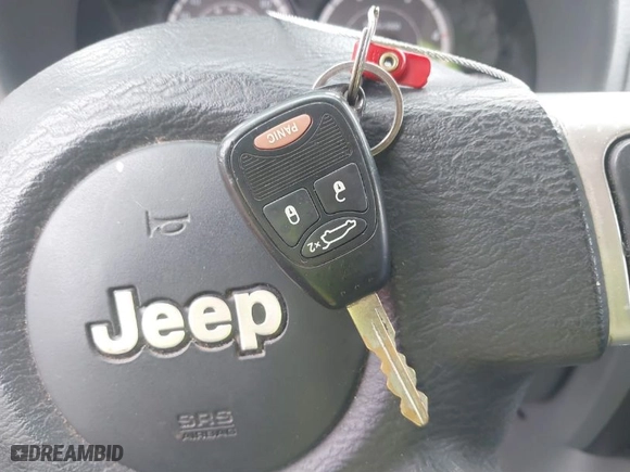 2005 Jeep Liberty Sport with VIN 1J4GL48525W655627, listed as a IAAI auction lot 41621988 with 186,585 mi miles. Bid and sale history available at carsss.com. Image 11.