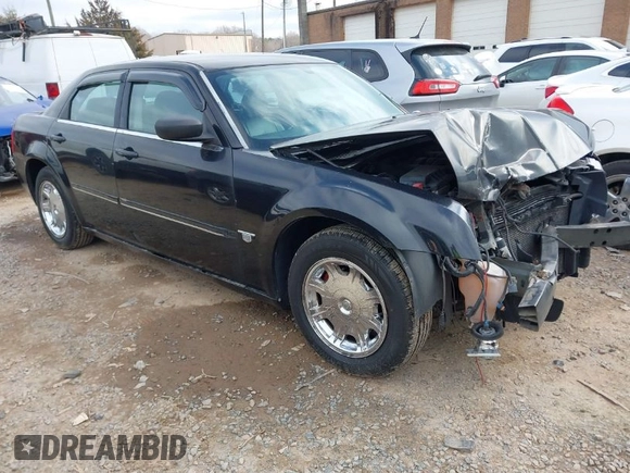 2005 Chrysler 300 with VIN 2C3AA53G85H663170, listed as a IAAI auction lot 41541330 with 198,041 mi miles. Bid and sale history available at carsss.com. Image 1.